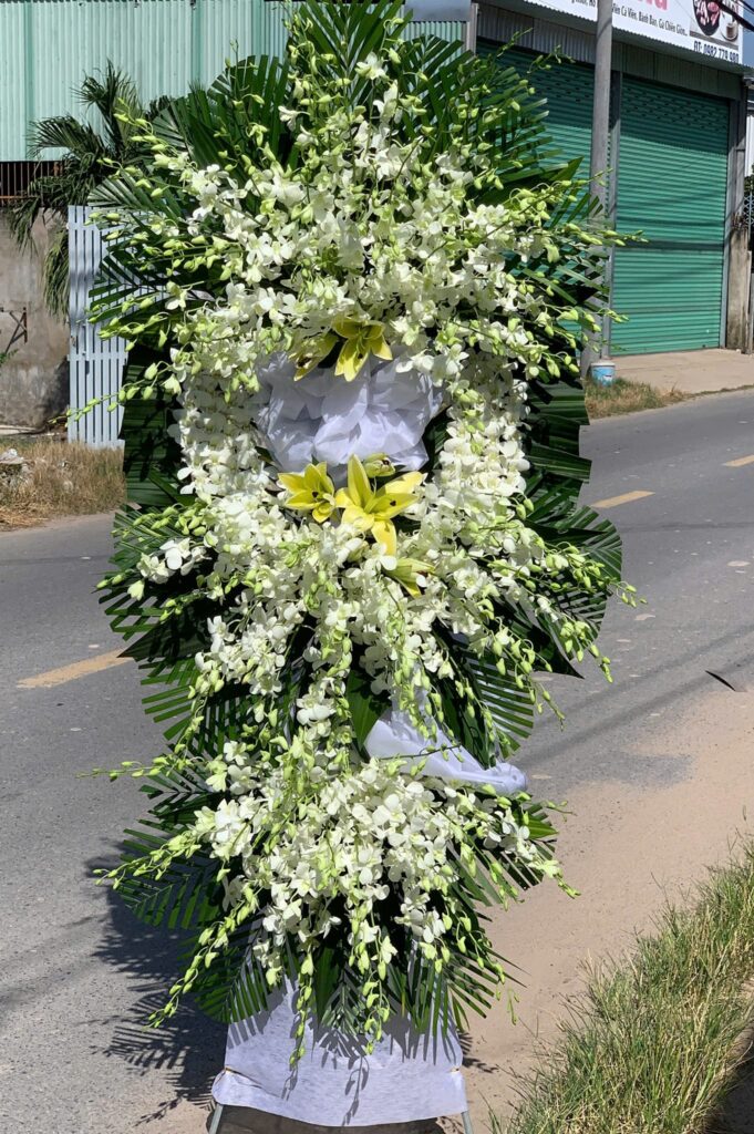 Kệ hoa viếng tại Quận 2