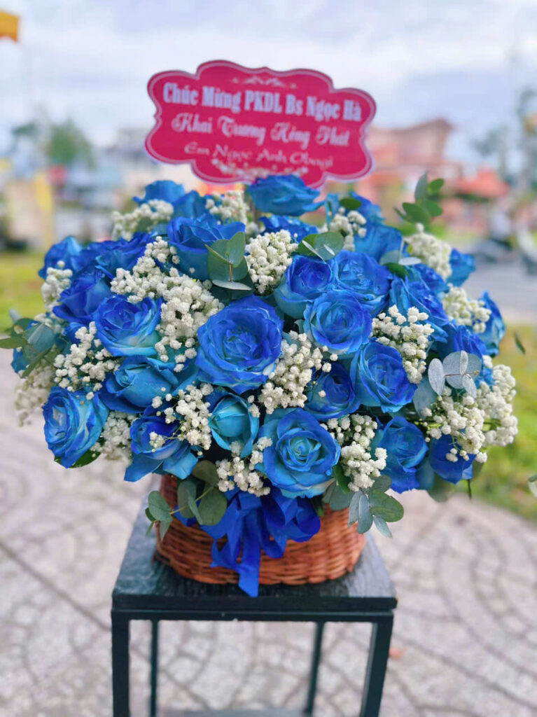 Giỏ hoa chúc mừng tại cửa hàng hoa tươi Hải Dương