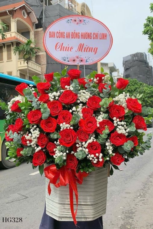 Giỏ hoa chúc mừng đẹp tại shop hoa Cái Bè Tiền Giang